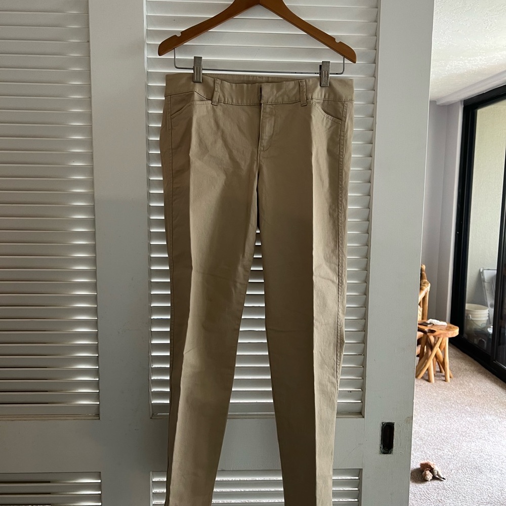 Old Navy Chinos Tan color Size 6 Regular
